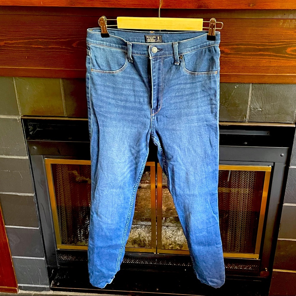 A&F Ultra High Rise Jegging-Size 30/10R